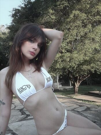 Full leaked Bella private onlyfans photo